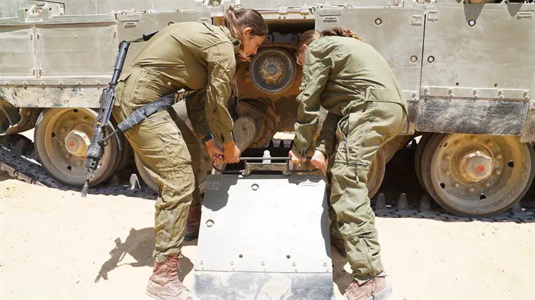 Hesder Yeshiva leaders: We’re working with IDF on issue of integrating female soldiers