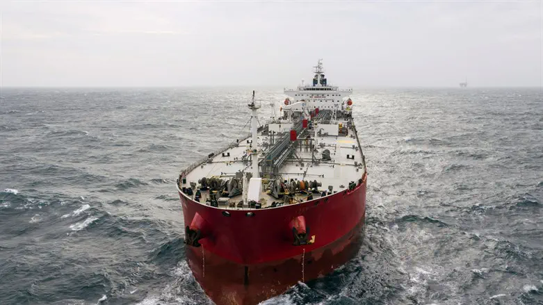 US Navy strikes tanker violating Iran blockade