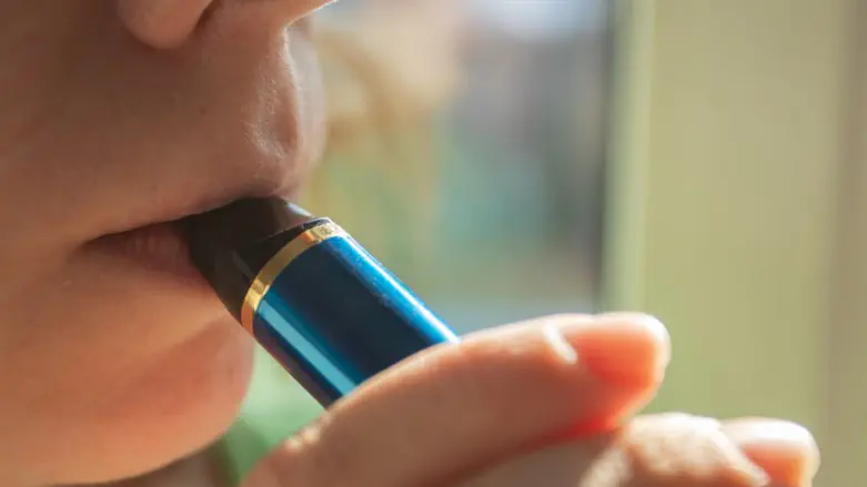 New study: Electronic cigarettes harm vision