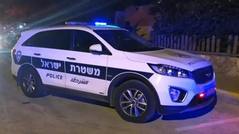 Tel Aviv manhunt: Officer jumps on fleeing car, opens fire after run-over attempt