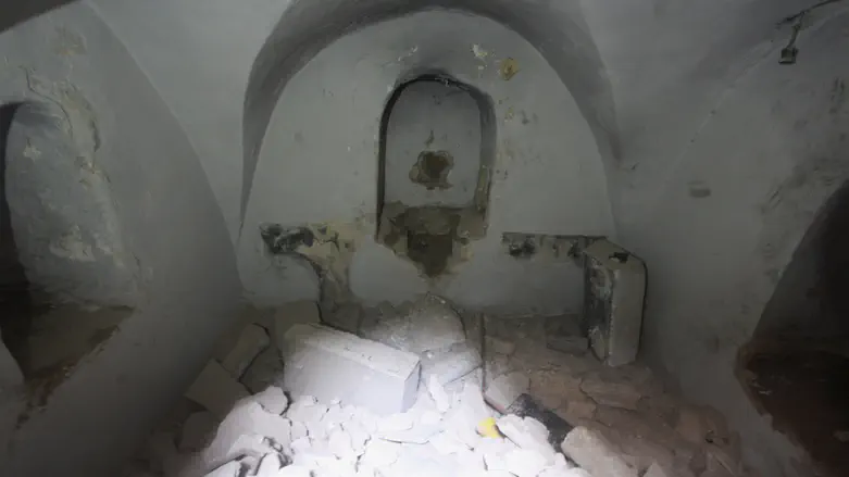 Rare Jewish ceremonial chair returned to Damascus synagogue