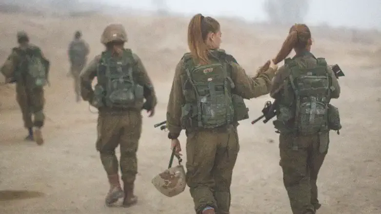 Poll: Religious enlistment more important  than mixed-gender units