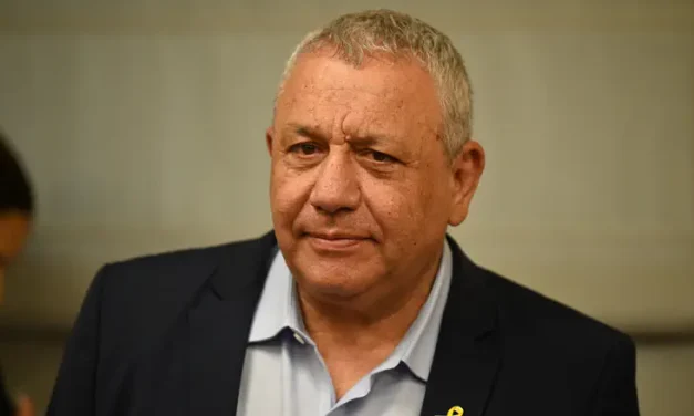 Poll: Eisenkot surges at Bennett’s expense in shift in anti-Netanyahu bloc