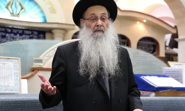 Haredi rabbi: Blocking roads is theft