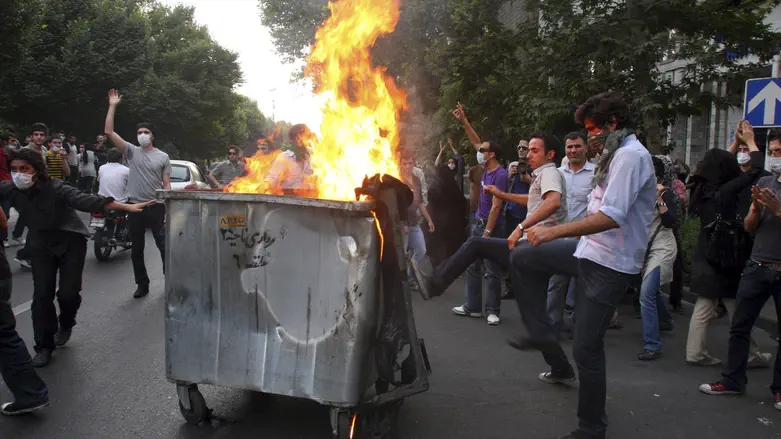 Iran expert: ‘Iranians feel betrayed, realize they’re alone’