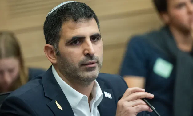 Communications Min. to haredi radio station: Broadcast in northern Israel