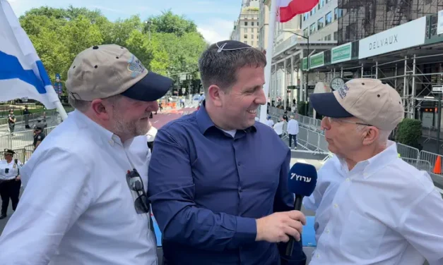 Nefesh B’Nefesh at Israel parade: ‘One nation, strong and together’