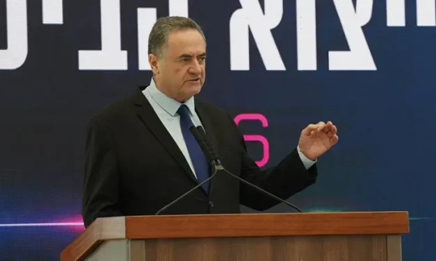 Defense Minister: If attacks continue, we’ll strike Beirut