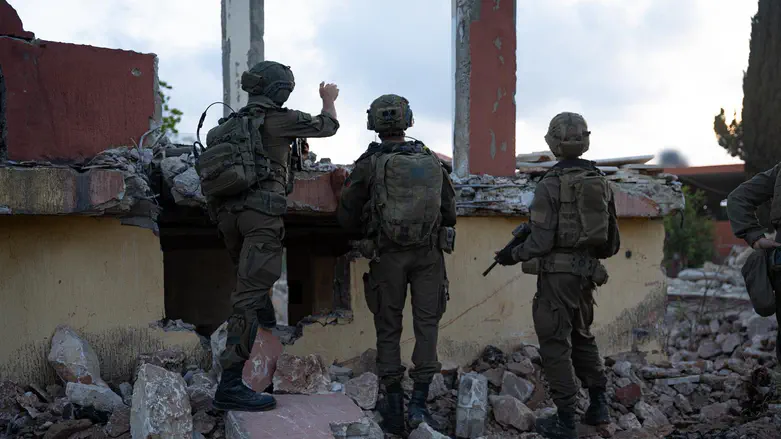 Footage from Lebanon: Givati Brigade Commander recounts route to Beaufort Ridge Summit