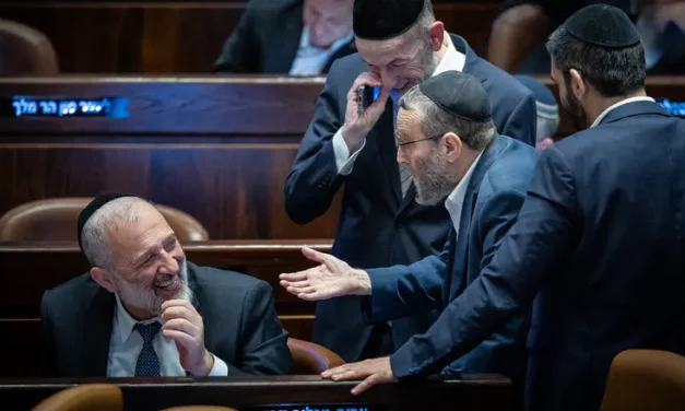 Haredi rabbi denounces haredi MKs