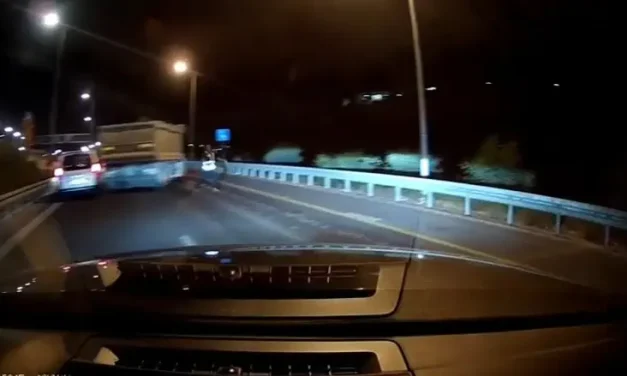 Watch: Truck trailer detaches during journey