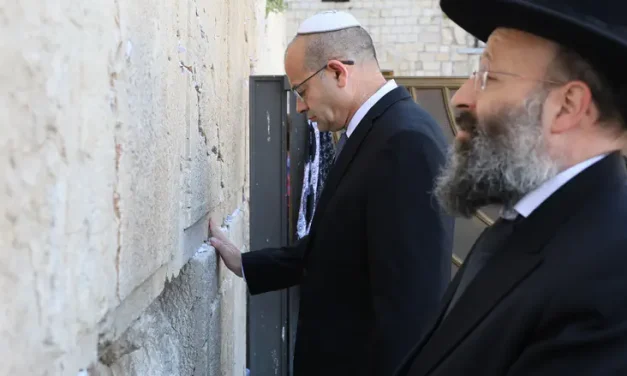 New Mossad chief at Western Wall: ‘Eternity of Israel will not lie’