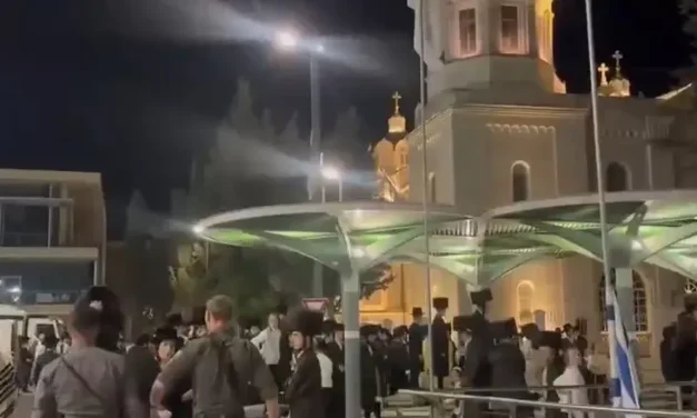 Haredi rioters clash with police in Jerusalem and Beit Shemesh