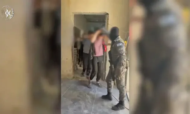 Watch: Border Police officers raid construction site in Beit Hanina