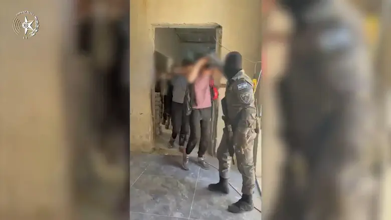 Watch: Border Police officers raid construction site in Beit Hanina