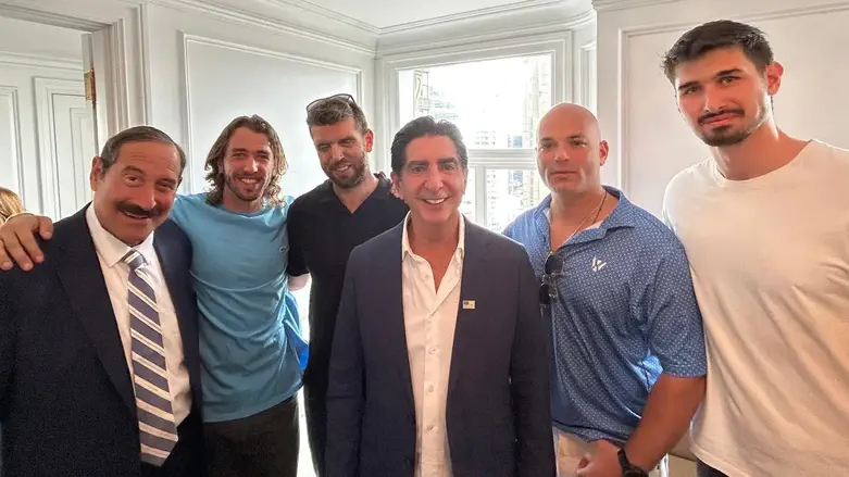Dr. Joseph Frager and Harley Lippman meet with wounded IDF veterans in Manhattan