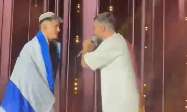 Watch: Singer Ben Tzur and Ahavat Hashem Gordon sing duet