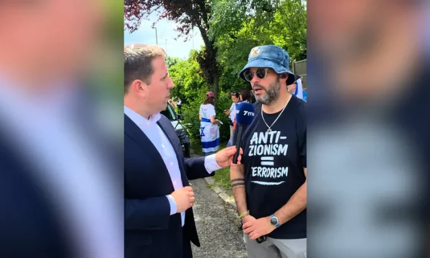 London Jews outraged after police move pro-Israel protest