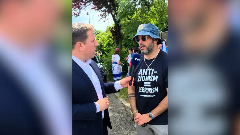 London Jews outraged after police move pro-Israel protest