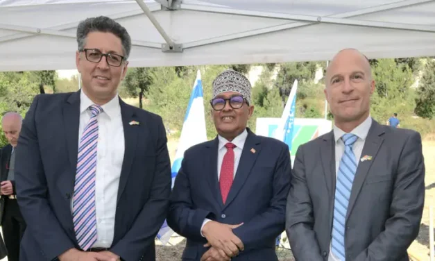 Somaliland President plants symbolic tree at Grove of Nations