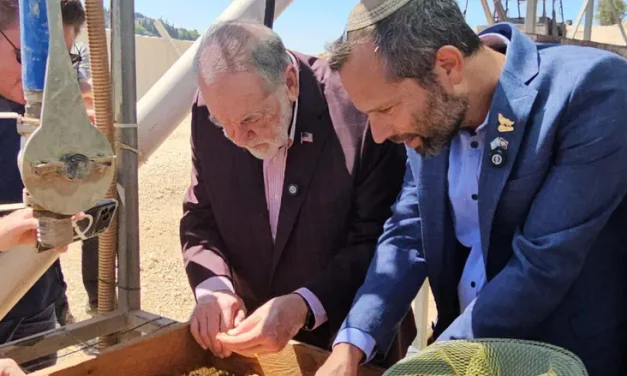 Ambassador joins archaeological dig near Ancient Shilo