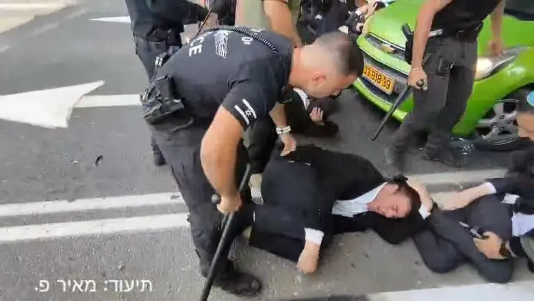Ben-Gvir weighs dismissing officers over protest violence