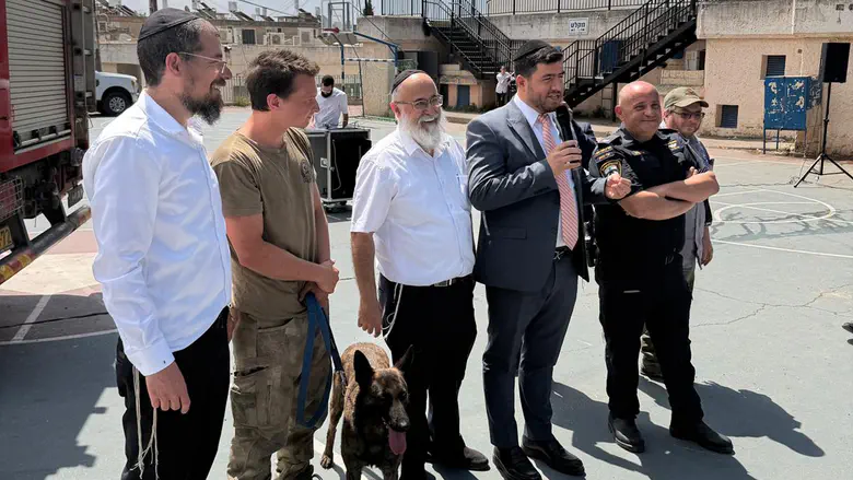 Israel Dog Unit wows students in first responder exhibition