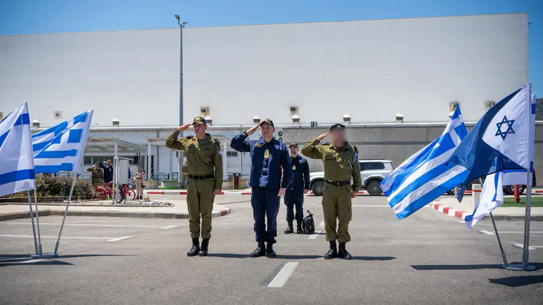 Strengthening cooperation: Greek and Israeli Navy chiefs meet in Israel
