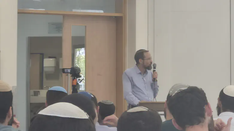 Rabbi Yehuda Sadan tells of the miracle: ”I went flying, it was all black’
