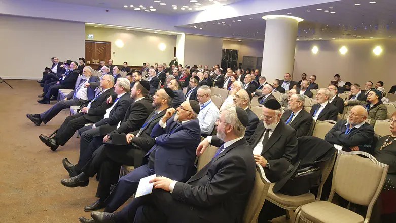 Rabbis, Reporters and the Public in the Digital Holyland