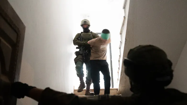 Terror attack foiled |Commandos pull terrorist from his bed