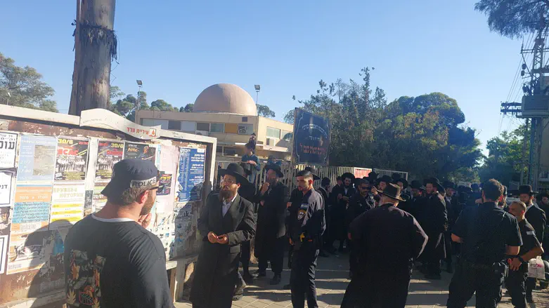 Watch: Violent clashes between haredim and secular activists in Arad