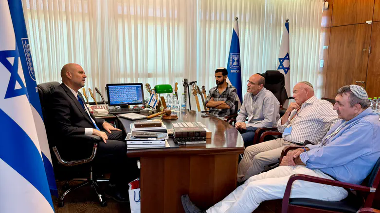 Bereaved families meet Ohana and Levin: Continue to ensure security in north