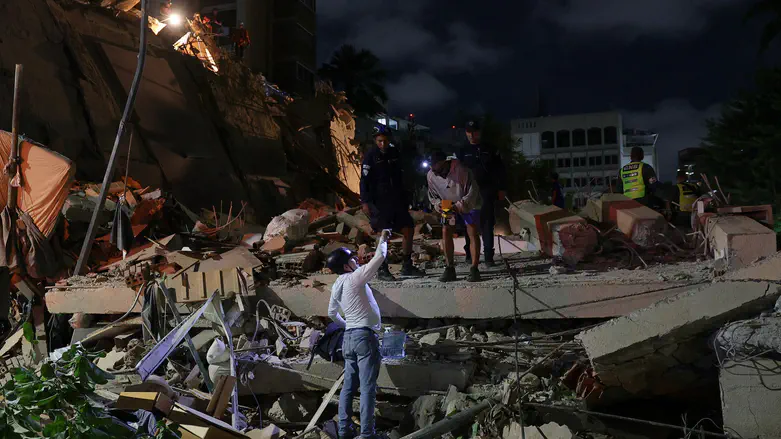 Double earthquake strikes Venezuelan coast, severe casualties feared