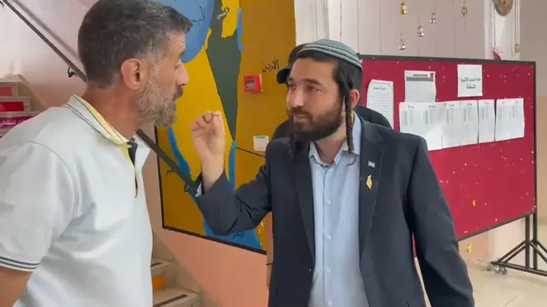 Watch: MK Succot  makes surprise visit to an illegal school