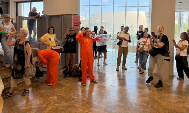 Campus clash: MK Rothman heckled with shouts of ‘murderer’