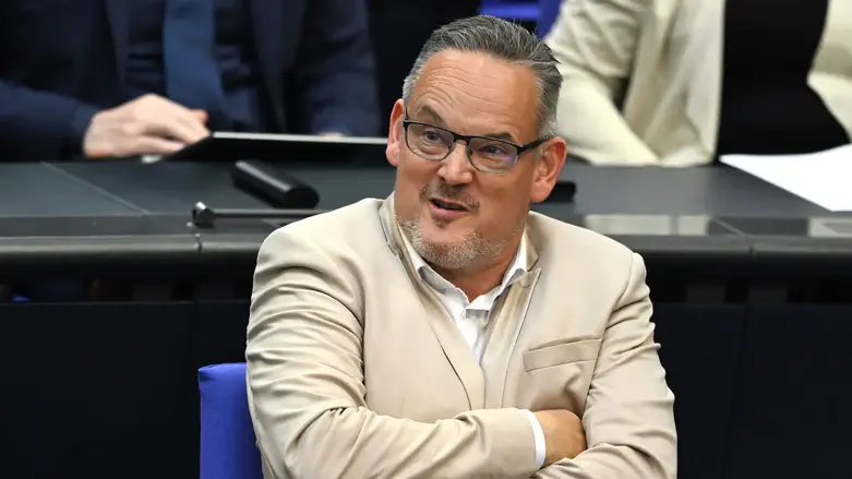 AfD lawmaker faces backlash after Nazi salute