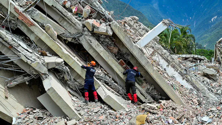 Man rescued after 5 days under rubble following El Salvador earthquake