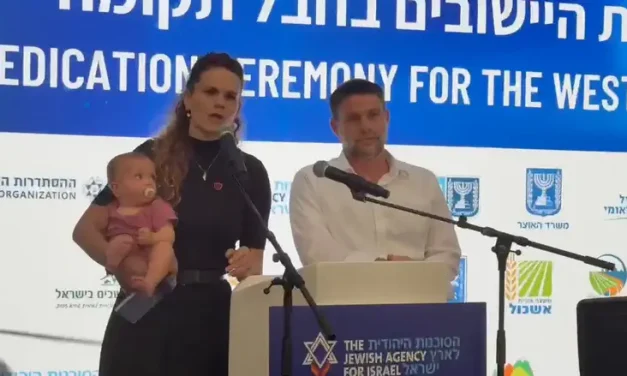 Bereaved father attacks Smotrich, bereaved daughter defends him