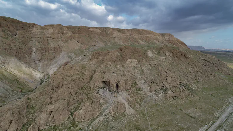 New AI study: Where did the Dead Sea Scrolls come from?