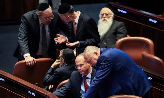 Bill to dissolve Knesset passes first reading, advancing process to move up elections