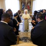 Chicago rabbi gifts Pope Leo XIV a White Sox kippah during Vatican visit