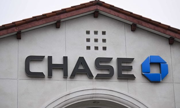 Bakersfield Chase Bank locked down as police respond to hostage situation