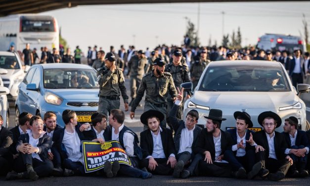 Haredi activists rush to Ashdod checkpoint after draft dodgers detained in stop