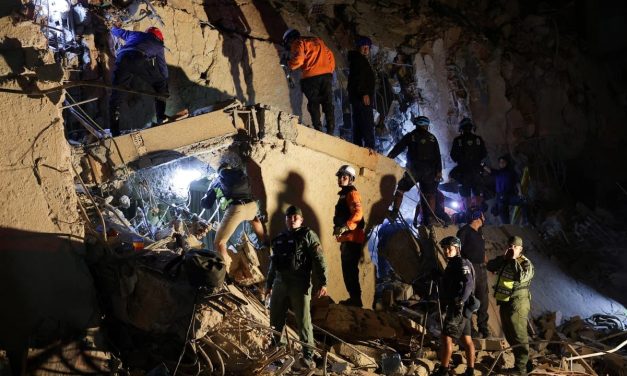 Rescue teams search through earthquake rubble in Caracas as death toll fears rise