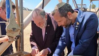 Huckabee secretly visits ancient Shiloh: ‘They tried to break the Jews, and God is putting them back together’