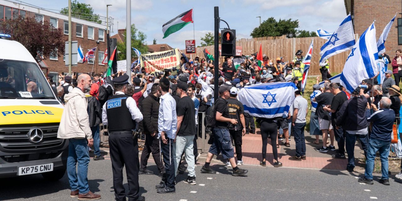 14 arrested during rival protests outside Israeli real estate event held at London synagogue