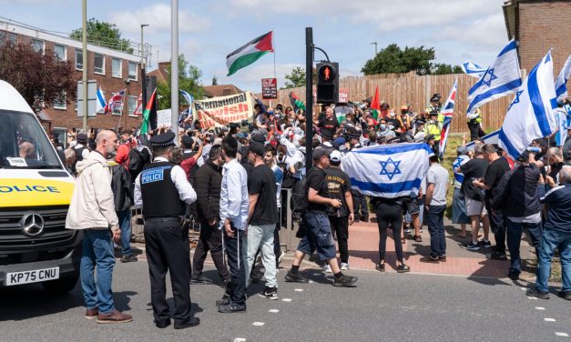 14 arrested during rival protests outside Israeli real estate event held at London synagogue