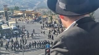 Anti-draft Haredi protesters smash Jerusalem police building doors, block railway tracks