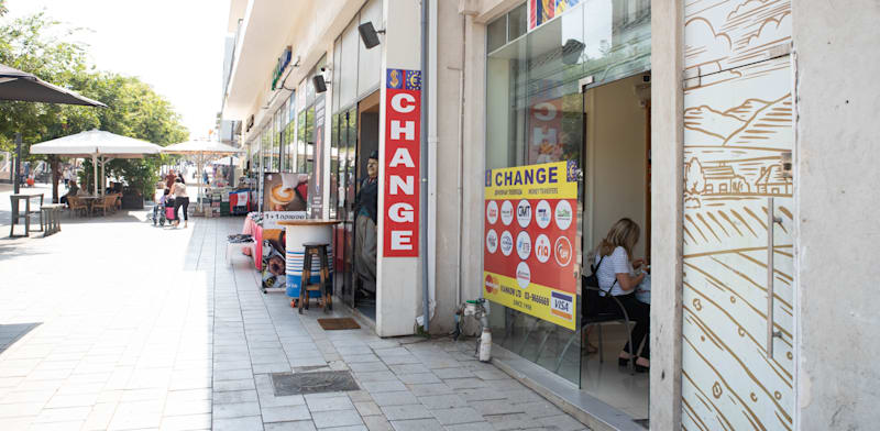 As shekel gains, moneychangers run out of foreign currency